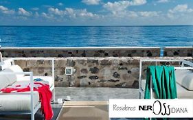NerOssidiana sul mare di Lipari